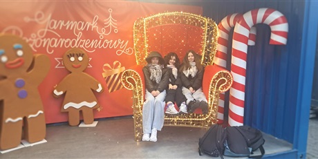 Powiększ grafikę: 8a-na-jarmarku-bozonarodzeniowy-664869.jpg