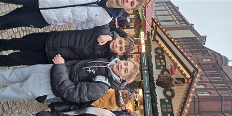 Powiększ grafikę: 8b-na-jarmarku-bozonarodzeniowym-661427.jpg