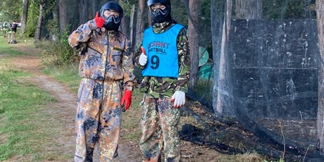 Powiększ grafikę: ale-byla-zabawa-z-okazji-dnia-chlopaka-paintball-w-kapitalnych-okolicznosciach-przyrody-klasy-6a-8b-i-czesc-8a-cwiczyla-oko-377070.jpg