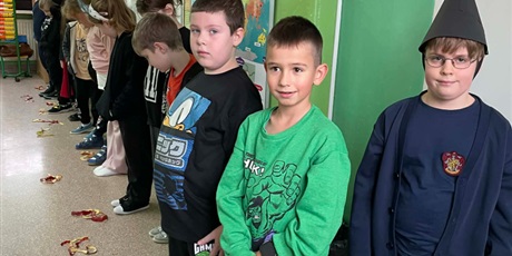 Powiększ grafikę: andrzejki-w-klasach-2-659704.jpg