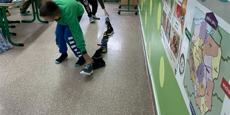 Powiększ grafikę: andrzejki-w-klasach-2-659710.jpg