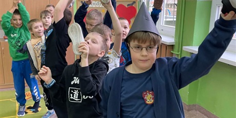 Powiększ grafikę: andrzejki-w-klasach-2-659712.jpg