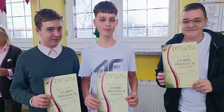 Powiększ grafikę: apel-klas-4-8-674159.jpg