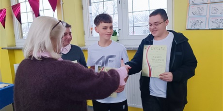 Powiększ grafikę: apel-klas-4-8-674160.jpg