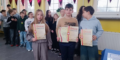 Powiększ grafikę: apel-klas-4-8-674170.jpg