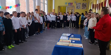 Powiększ grafikę: apel-klas-4-8-674173.jpg