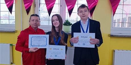 Powiększ grafikę: apel-klas-4-8-674176.jpg