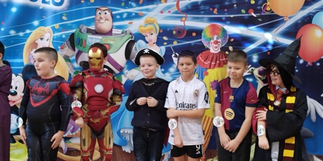 Powiększ grafikę: bal-karnawalowy-klas-1-3-674141.jpg