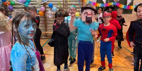 Powiększ grafikę: bal-karnawalowy-klas-1-3-674144.jpg