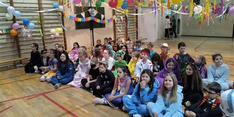 Powiększ grafikę: bal-karnawalowy-klas-1-3-674145.jpg