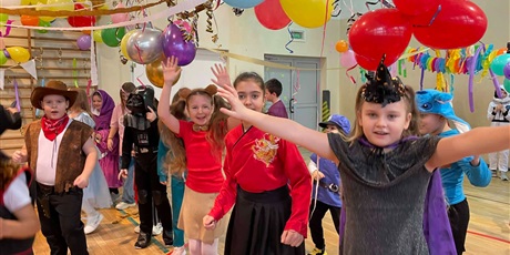 Powiększ grafikę: bal-karnawalowy-klas-1-3-674147.jpg