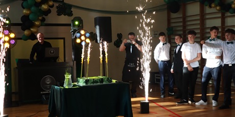 Powiększ grafikę: bal-osmoklasistow-2026-705410.jpg