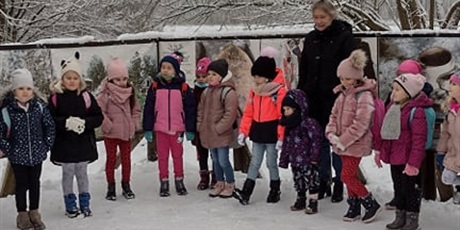 Powiększ grafikę: dnia-1-grudnia-dzieci-z-klas-0-odwiedzily-wioske-sw-mikolaja-w-drzewinie-322000.jpg