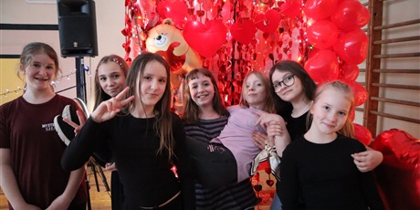 Powiększ grafikę: dyskoteka-walentynkowa-2026-676929.jpg