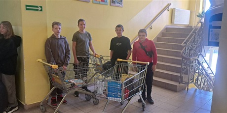 Powiększ grafikę: dzien-bez-plecaka-614988.jpg