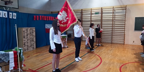 Powiększ grafikę: dzien-niepodleglosci-spotkanie-z-duchem-wolnosci-apel-klas-4-8-659630.jpg