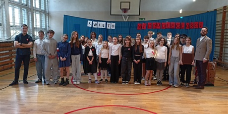 Powiększ grafikę: dzien-niepodleglosci-spotkanie-z-duchem-wolnosci-apel-klas-4-8-659632.jpg