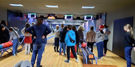 Fotorelacja z gry w bowling klasy 4a w U7