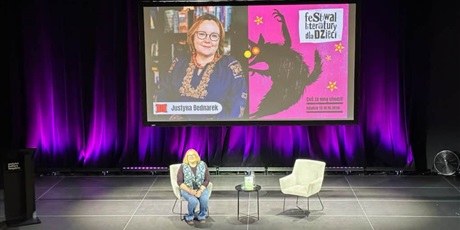 Powiększ grafikę: justyna-bednarek-szalone-skarpetki-i-1a-festiwal-literatury-dzieciecej-w-gdansku-718478.jpg