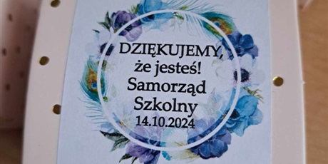 Powiększ grafikę: samorzad-szkolny-przygotowal-mala-niespodzianke-dla-naszych-kochanych-nauczycieli-z-okazji-ich-swieta-dziekujemy-wam-wszystkiego-najlepszego-dla-calego-grona-pedagogicznego-zsp-4--560061.jpg