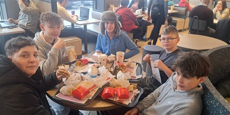 Powiększ grafikę: wyjscie-na-lodowisko-676905.jpg