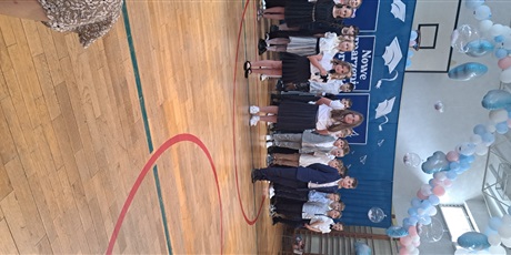 Powiększ grafikę: zakonczenie-klas-3-631312.jpg
