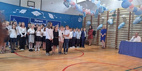 Powiększ grafikę: zakonczenie-klas-3-631321.jpg