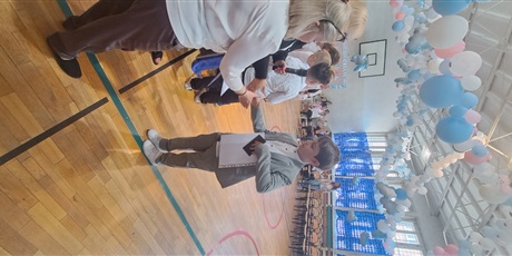 Powiększ grafikę: zakonczenie-klas-3-631328.jpg