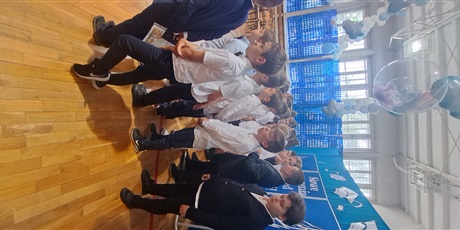 Powiększ grafikę: zakonczenie-klas-3-631330.jpg