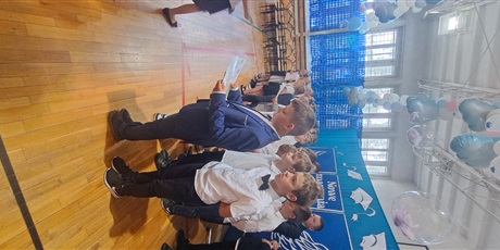 Powiększ grafikę: zakonczenie-klas-3-631331.jpg