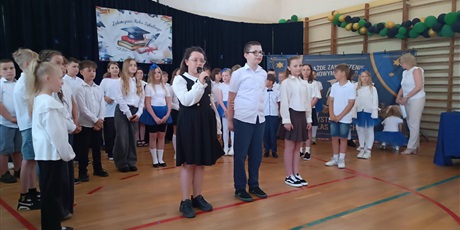 Powiększ grafikę: zakonczenie-klas-3-705447.jpg