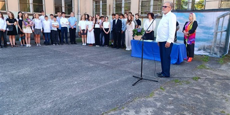Powiększ grafikę: zakonczenie-klas-4-7-705451.jpg