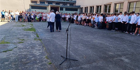 Powiększ grafikę: zakonczenie-klas-4-7-705465.jpg