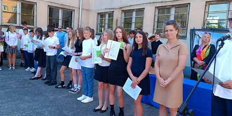 Powiększ grafikę: zakonczenie-klas-4-7-705470.jpg
