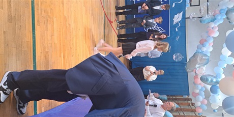 Powiększ grafikę: zakonczenie-klas-8-631368.jpg