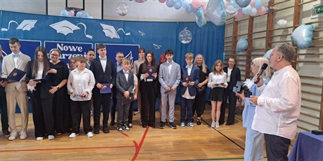 Powiększ grafikę: zakonczenie-klas-8-631371.jpg