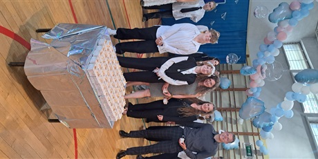 Powiększ grafikę: zakonczenie-klas-8-631393.jpg